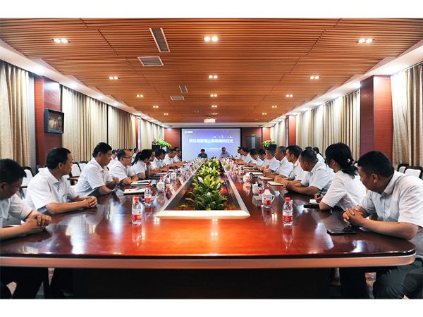 河南礦山聘任起重行業(yè)專家、工學博士須雷先生為公司高級顧問！